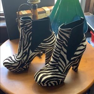 Fabulous DonnaKaran boots! Leather, made in Italy